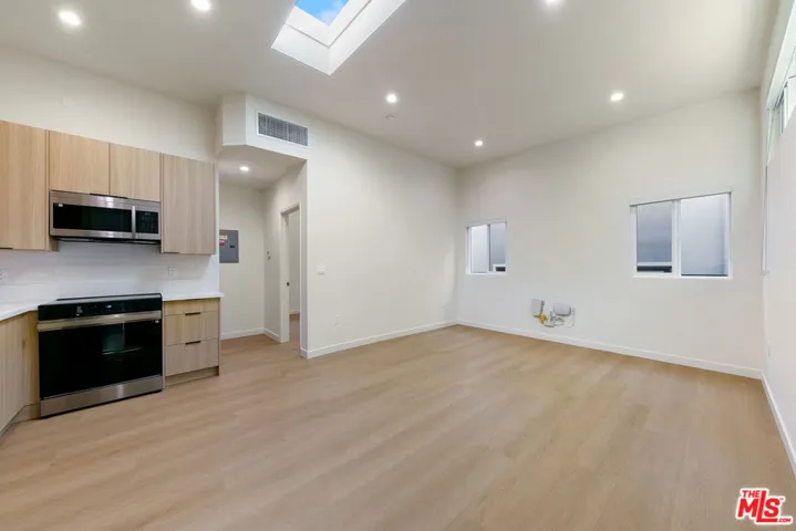 954 N San Vicente Boulevard 9, West Hollywood, California 90069