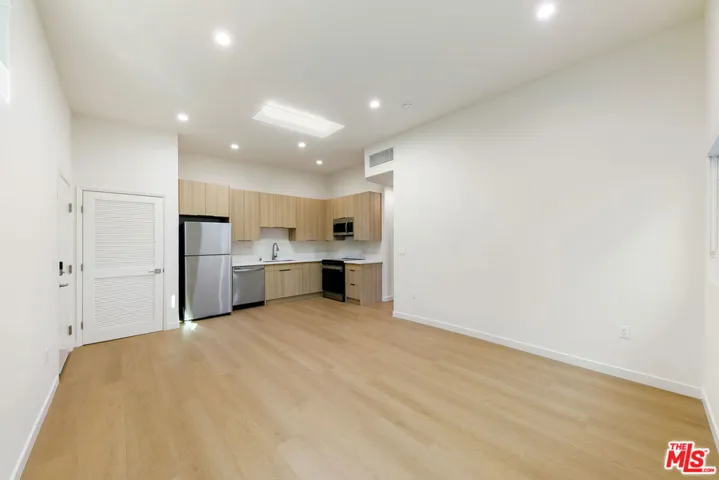 954 N San Vicente Boulevard 9, West Hollywood, California 90069