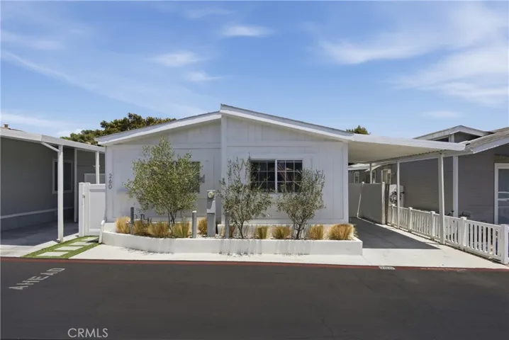 260 Mayflower, Newport Beach, California 92660