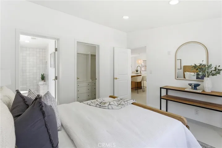 260 Mayflower, Newport Beach, California 92660