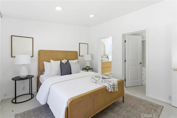 260 Mayflower, Newport Beach, California 92660