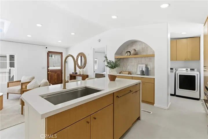 260 Mayflower, Newport Beach, California 92660
