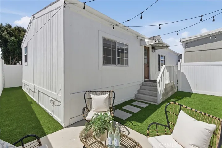 260 Mayflower, Newport Beach, California 92660