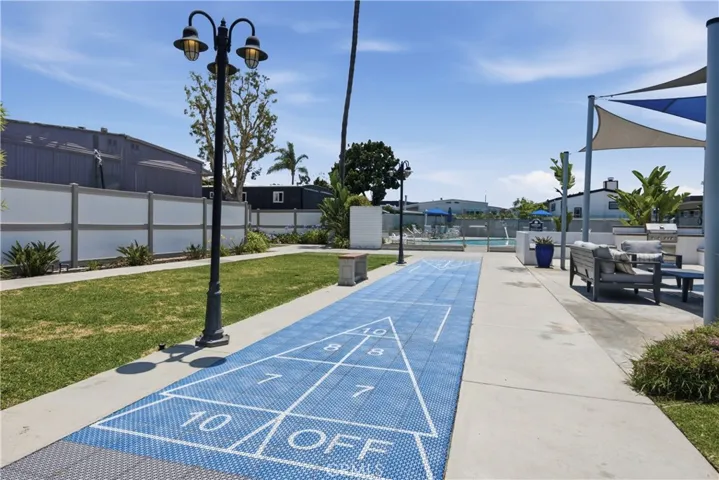 260 Mayflower, Newport Beach, California 92660