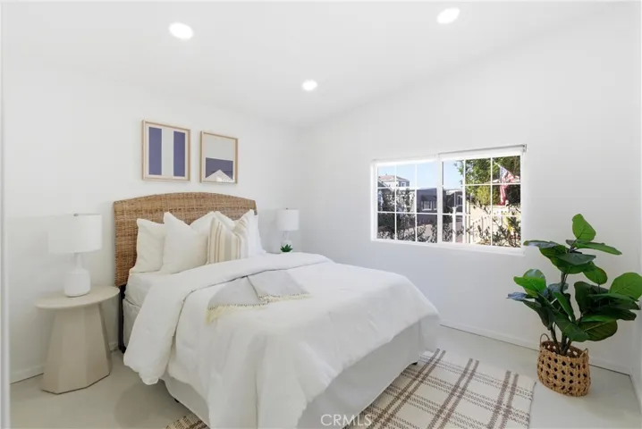 260 Mayflower, Newport Beach, California 92660