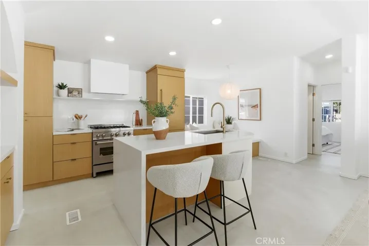 260 Mayflower, Newport Beach, California 92660