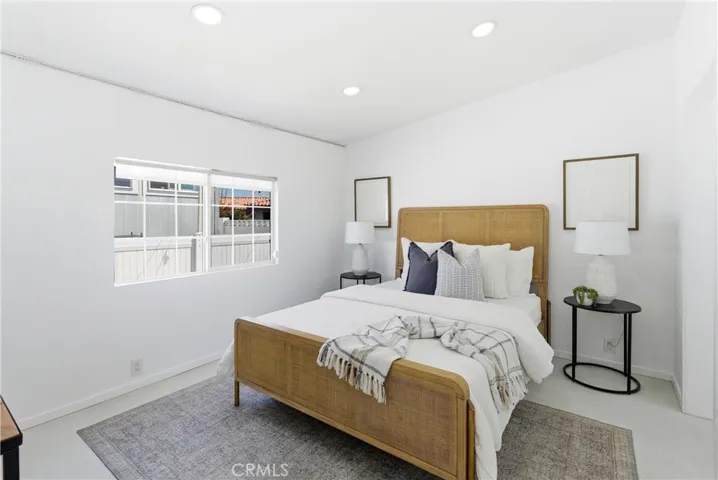 260 Mayflower, Newport Beach, California 92660