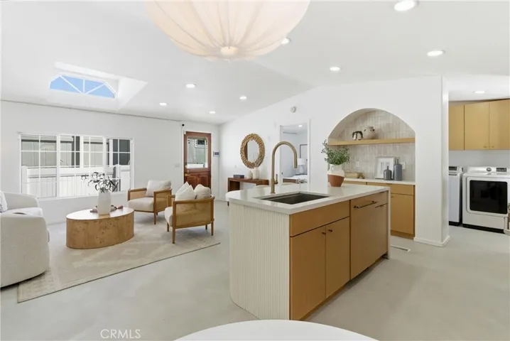 260 Mayflower, Newport Beach, California 92660