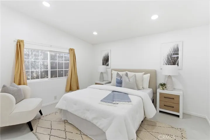 260 Mayflower, Newport Beach, California 92660