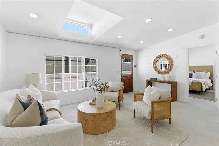 260 Mayflower, Newport Beach, California 92660