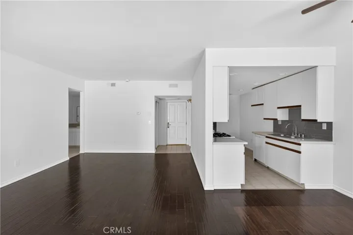 4441 Woodman Avenue 107, Sherman Oaks, California 91423