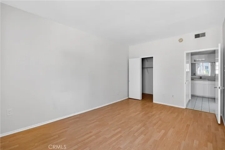 4441 Woodman Avenue 107, Sherman Oaks, California 91423