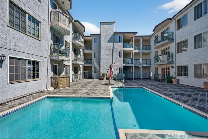 4441 Woodman Avenue 107, Sherman Oaks, California 91423
