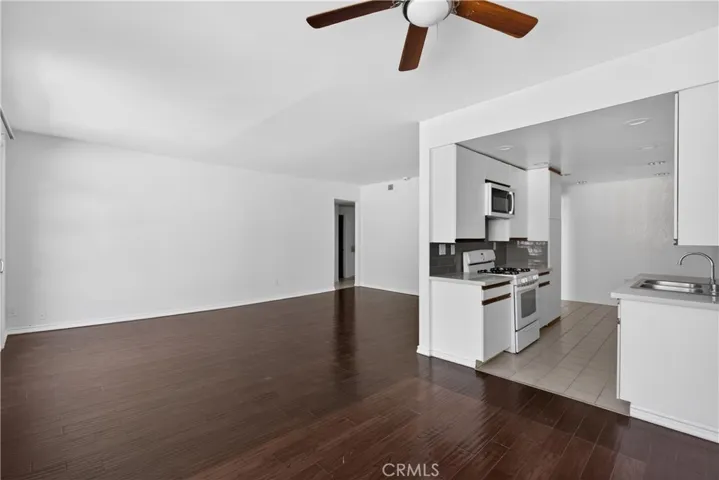 4441 Woodman Avenue 107, Sherman Oaks, California 91423