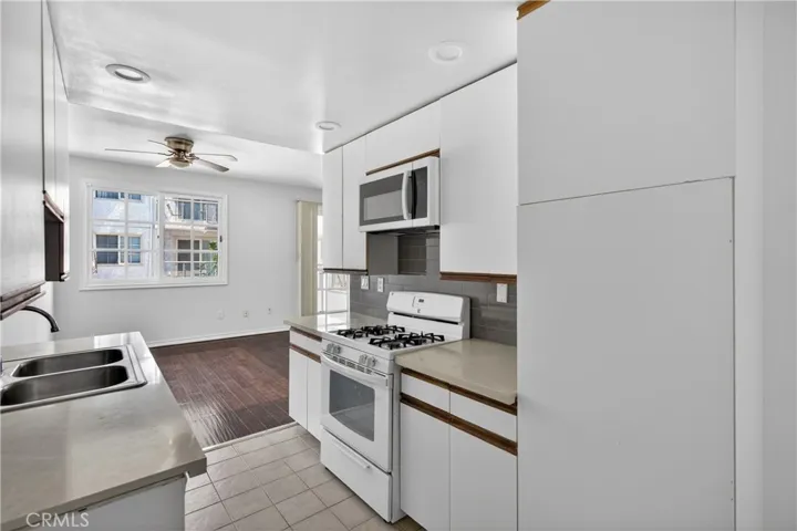 4441 Woodman Avenue 107, Sherman Oaks, California 91423