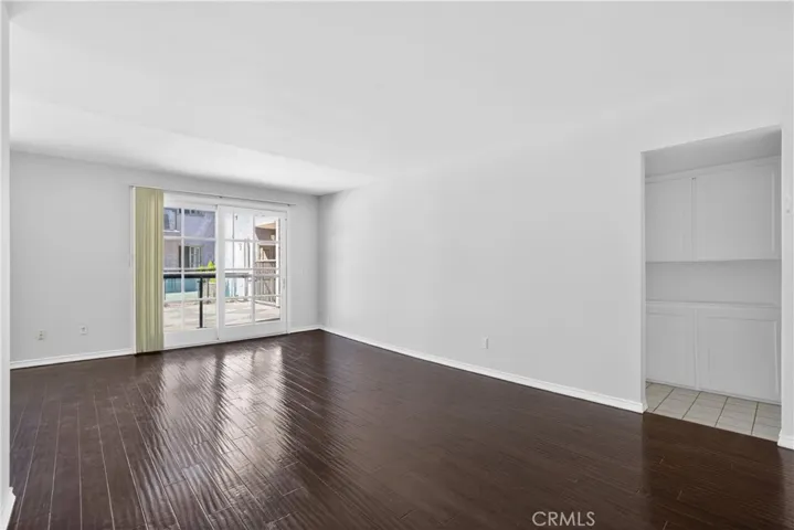 4441 Woodman Avenue 107, Sherman Oaks, California 91423