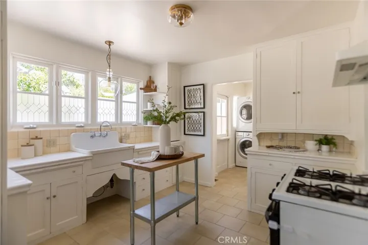 730 N Hill Avenue, Pasadena, California 91104