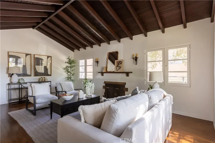 730 N Hill Avenue, Pasadena, California 91104
