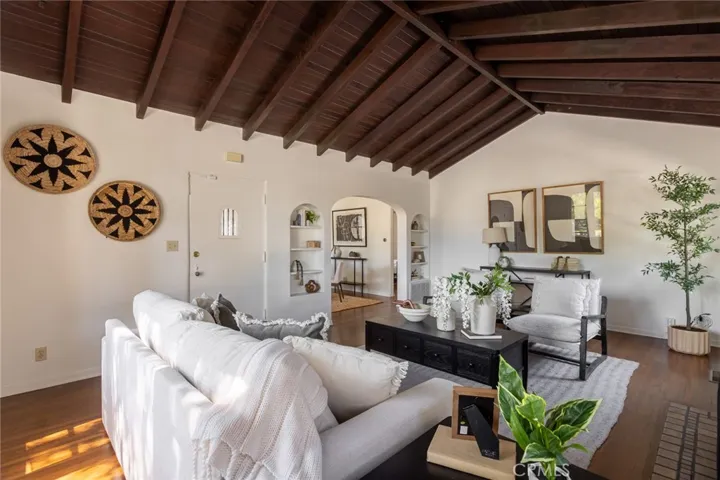 730 N Hill Avenue, Pasadena, California 91104