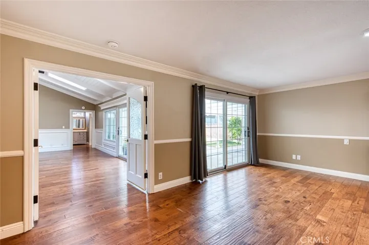 Flex-room opens to primary bedroom suite and has easy access to back yard.