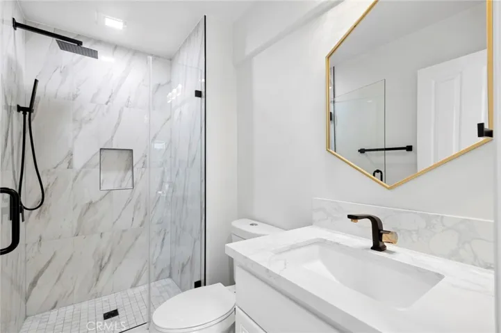 Downstairs full Bathroom