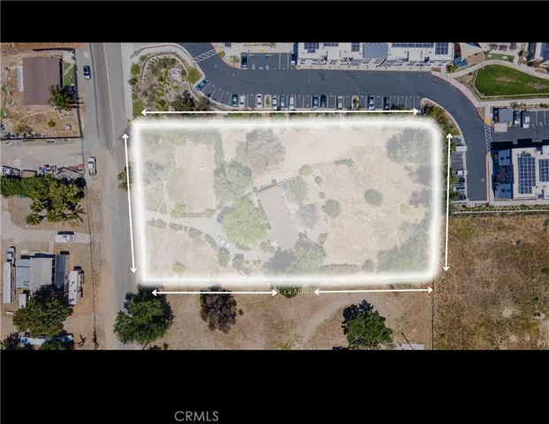 Image has been altered to highlight estimated property boundary