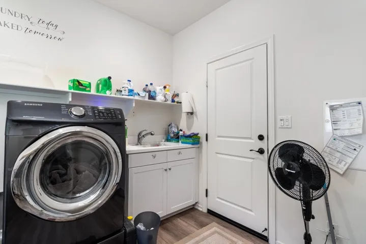 Laundry room with sink
