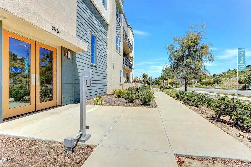 33-27406 N Merlin Pl #202-33
