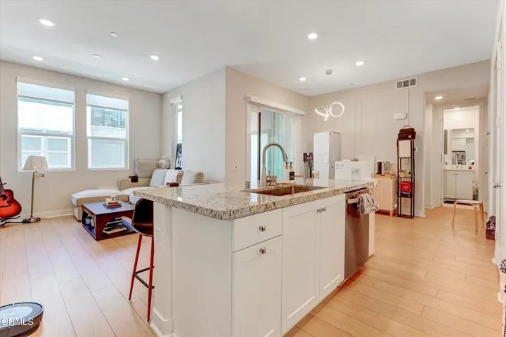 06-27406 N Merlin Pl #202-6