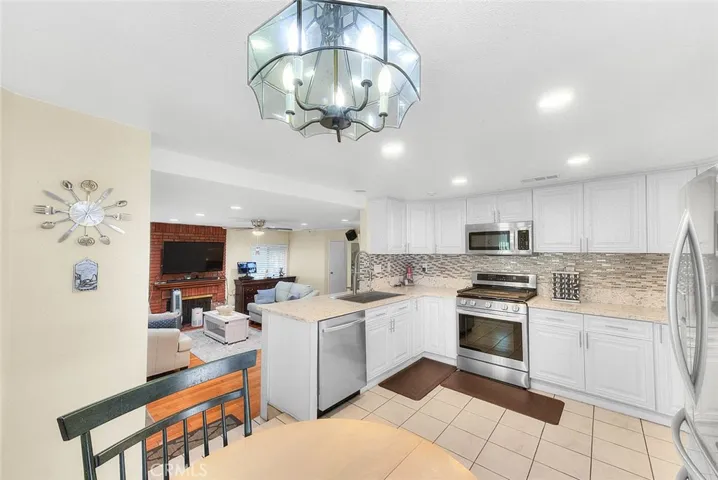 16 Sunset Ridge, Pomona, California 91766