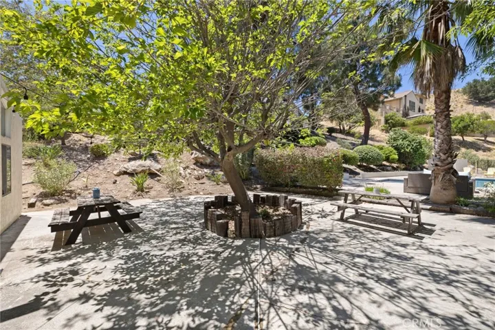 Guest house with courtyard area
