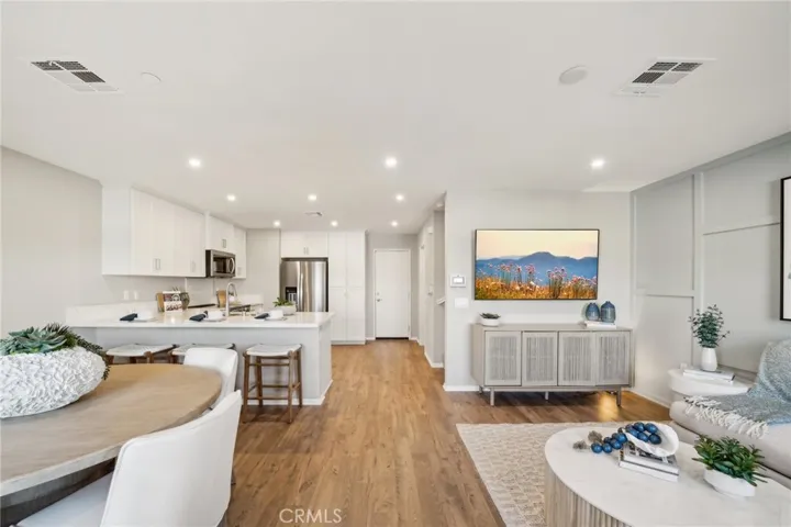 MODEL HOME