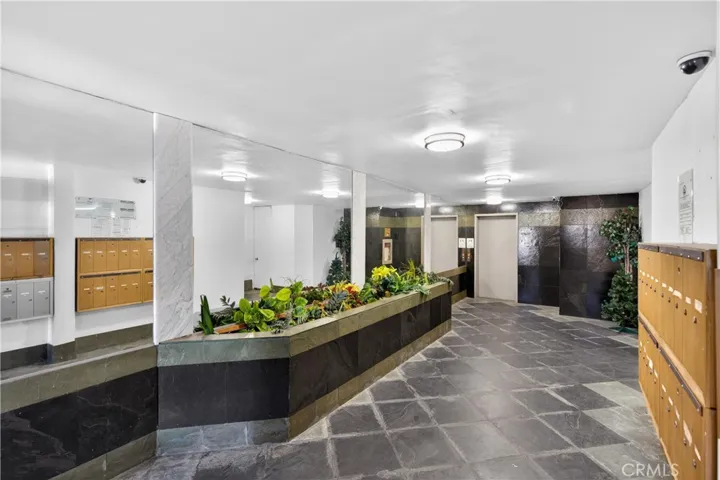 4441 Woodman Avenue 204, Sherman Oaks, California 91423