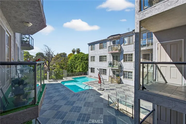 4441 Woodman Avenue 204, Sherman Oaks, California 91423