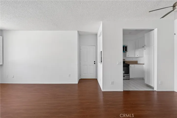 4441 Woodman Avenue 204, Sherman Oaks, California 91423
