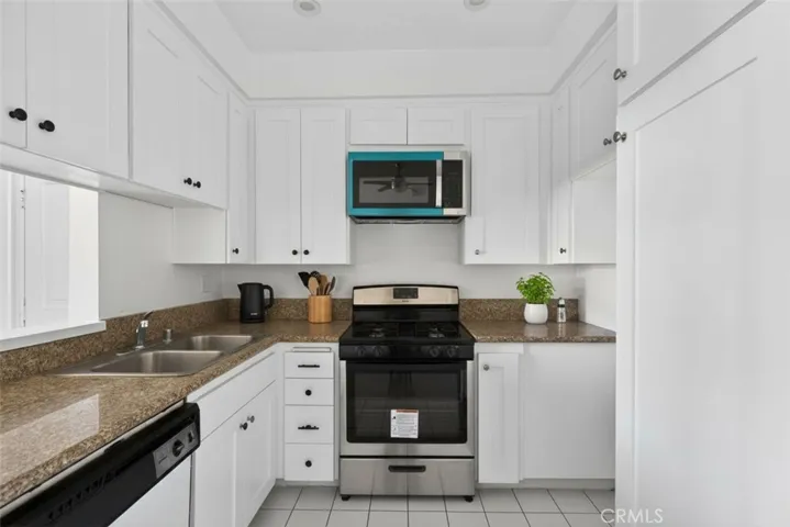 4441 Woodman Avenue 204, Sherman Oaks, California 91423