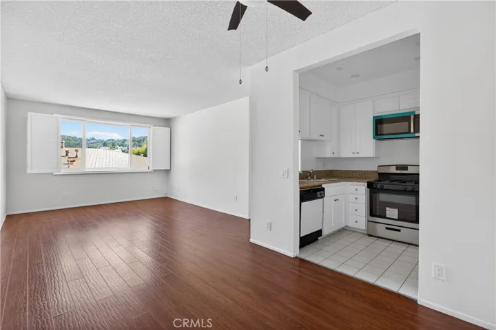 4441 Woodman Avenue 204, Sherman Oaks, California 91423