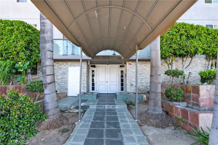 4441 Woodman Avenue 204, Sherman Oaks, California 91423