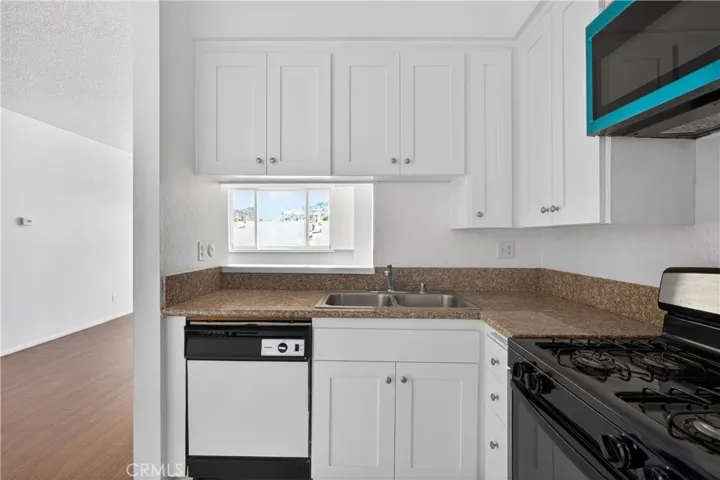 4441 Woodman Avenue 204, Sherman Oaks, California 91423