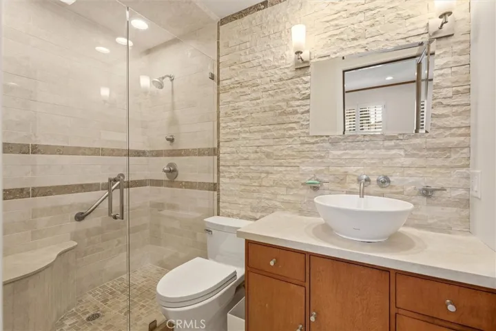 Lower Bedroom Full En Suite Bathroom