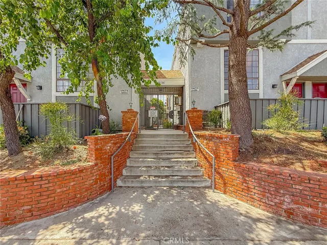 18100 Burbank Boulevard 24, Tarzana, California 91356