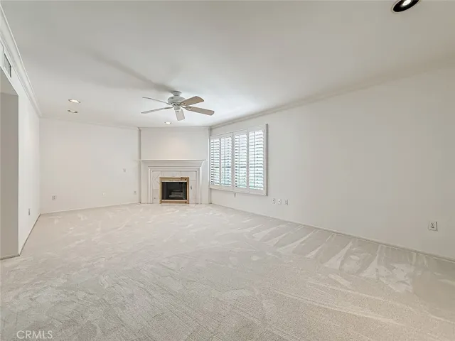 18100 Burbank Boulevard 24, Tarzana, California 91356