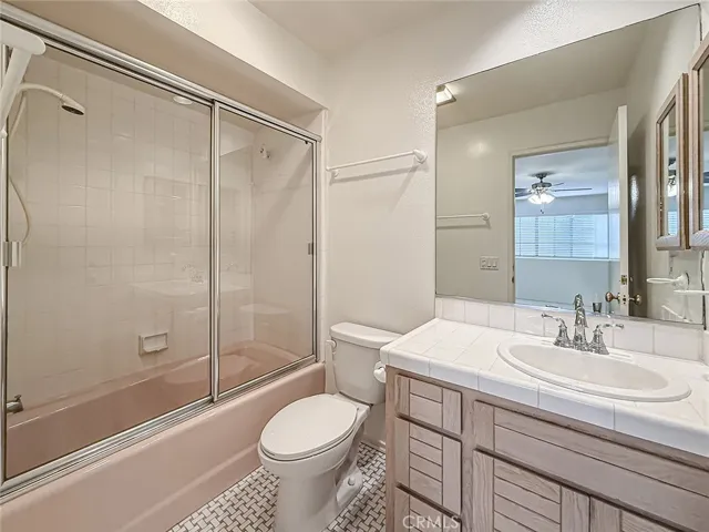18100 Burbank Boulevard 24, Tarzana, California 91356