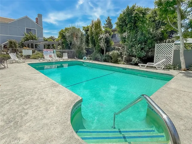 18100 Burbank Boulevard 24, Tarzana, California 91356