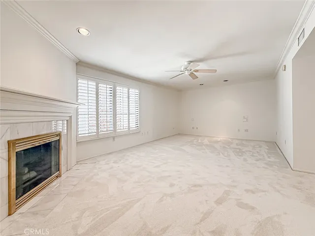 18100 Burbank Boulevard 24, Tarzana, California 91356