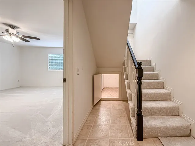 18100 Burbank Boulevard 24, Tarzana, California 91356