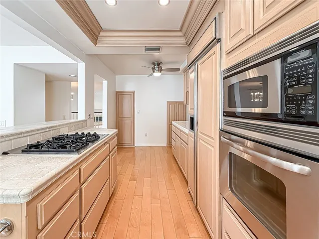 18100 Burbank Boulevard 24, Tarzana, California 91356