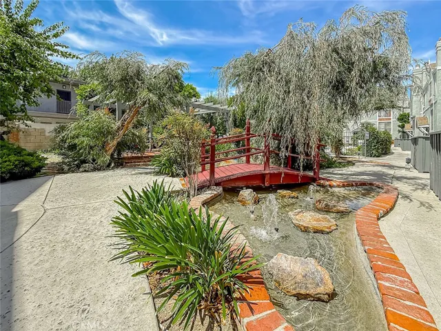 18100 Burbank Boulevard 24, Tarzana, California 91356
