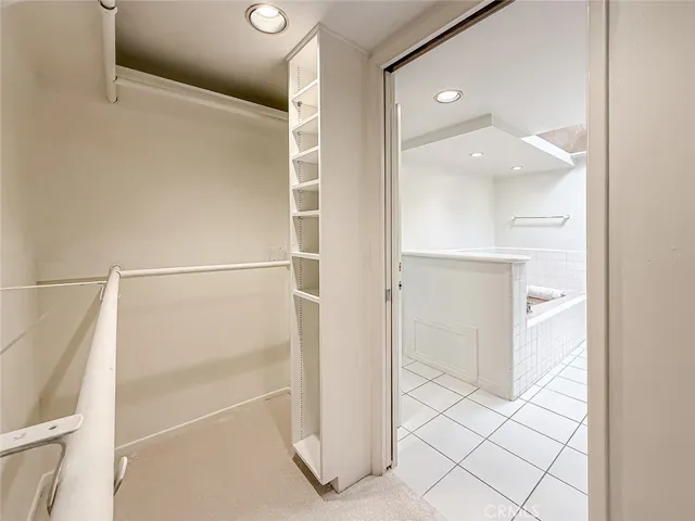 18100 Burbank Boulevard 24, Tarzana, California 91356