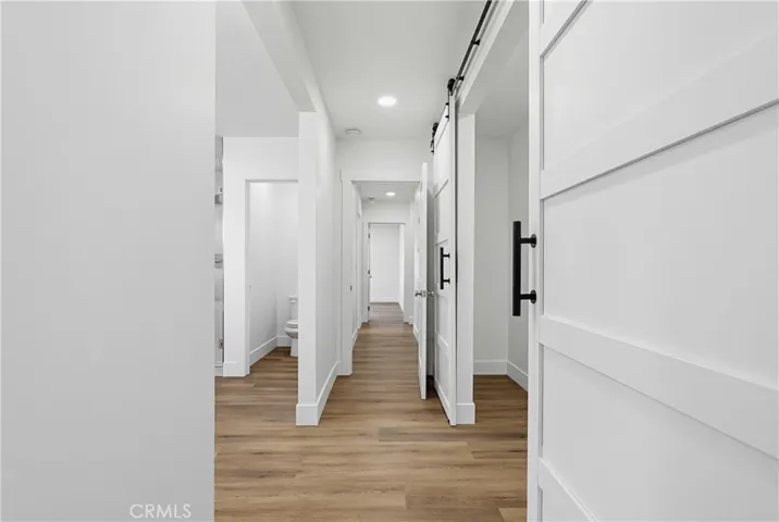 Walk-in closet w/barn door